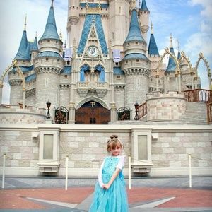 Meet your Posher, Laura